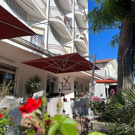 X Hotel Punta Marina Bagian luar foto